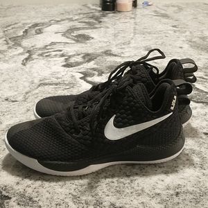 Mens basketball shoes